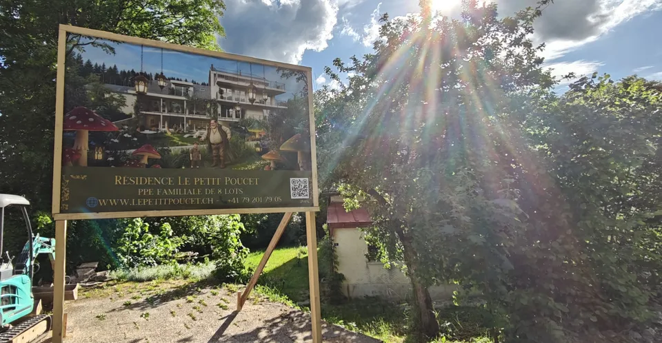 SELTENES ATTIKADUPLEX VON AUSSERGEWÖHNLICHER SCHÖNHEIT MIT PANORAMATERRASSE UND AUSSENLIFTER