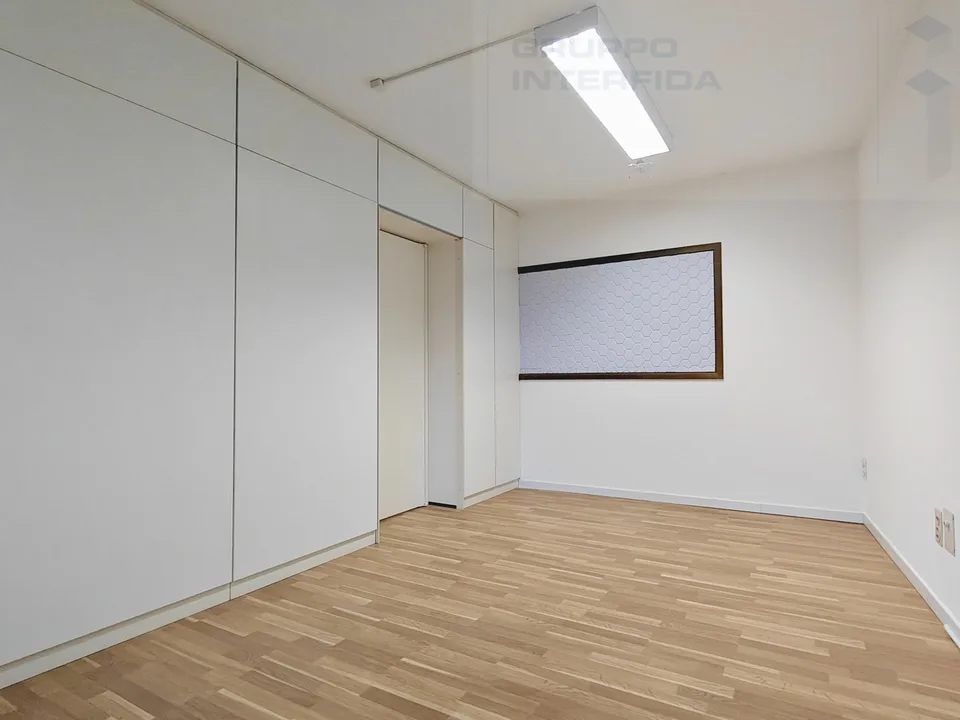 BUREAU 6 PIÈCES AU CENTRE DE CHIASSO