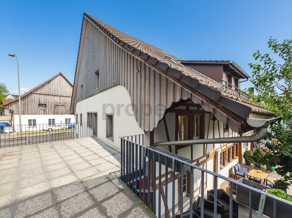 Proprietà doppia unica: Casa di lusso con piscina + casa a schiera ristrutturata di alta qualità (noleggio o multigenerazionale)