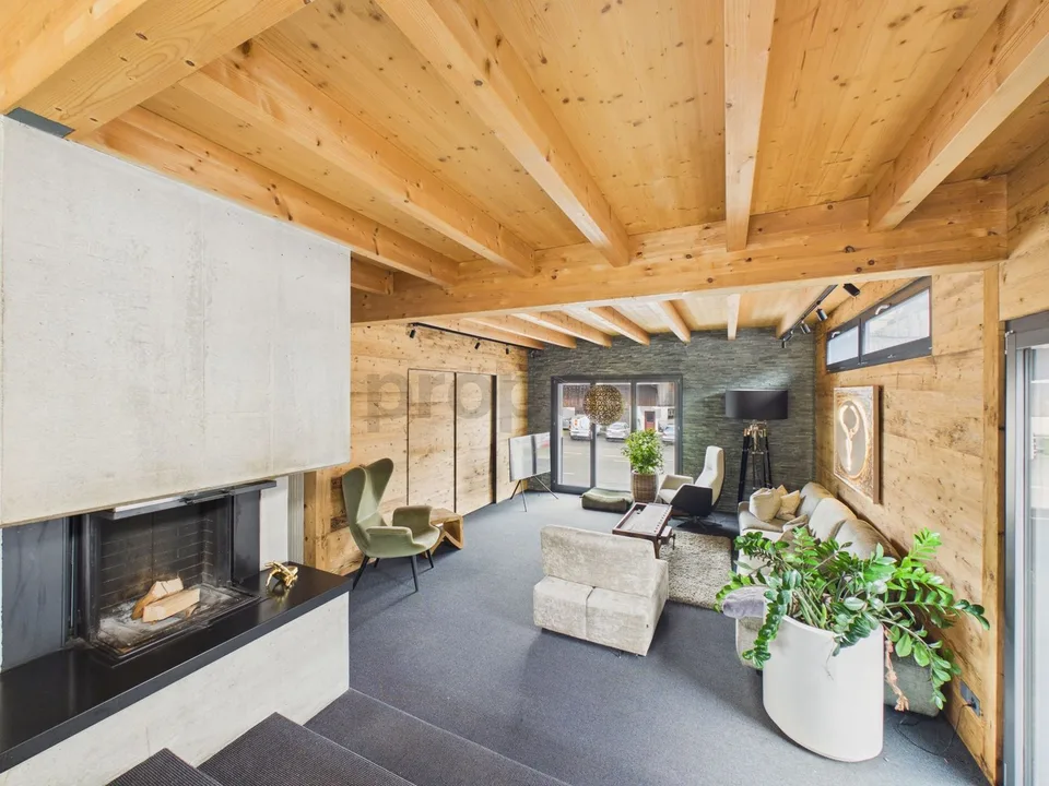 Proprietà doppia unica: Casa di lusso con piscina + casa a schiera ristrutturata di alta qualità (noleggio o multigenerazionale)