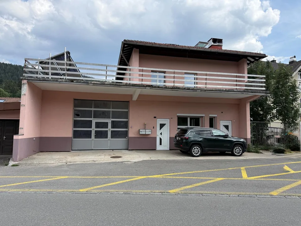 Un bien rare au coeur du Brassus, réunissant habitation et local commercial, avec un beau potentiel d'investissement