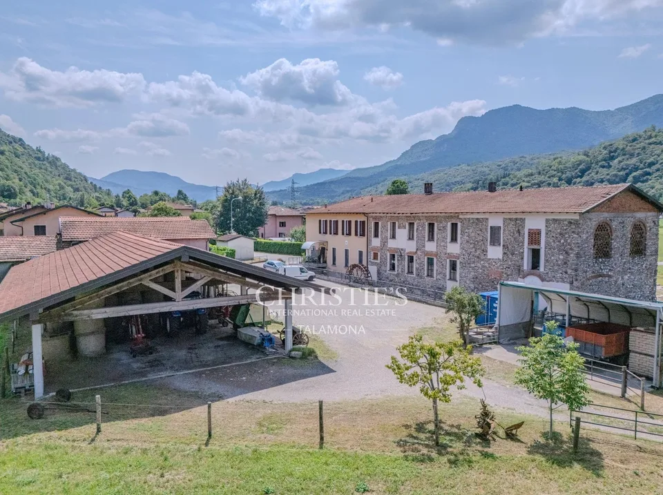 Live, work, and invest in the greenery, just a few minutes from Lake Maggiore – photo 3 of 13