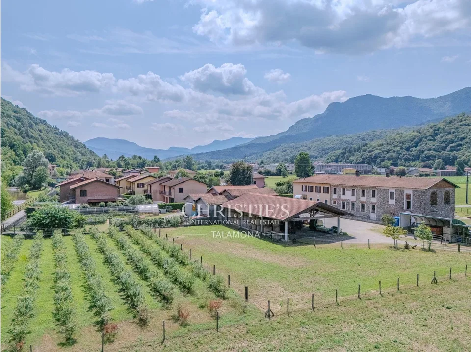 Live, work, and invest in the greenery, just a few minutes from Lake Maggiore – photo 2 of 13