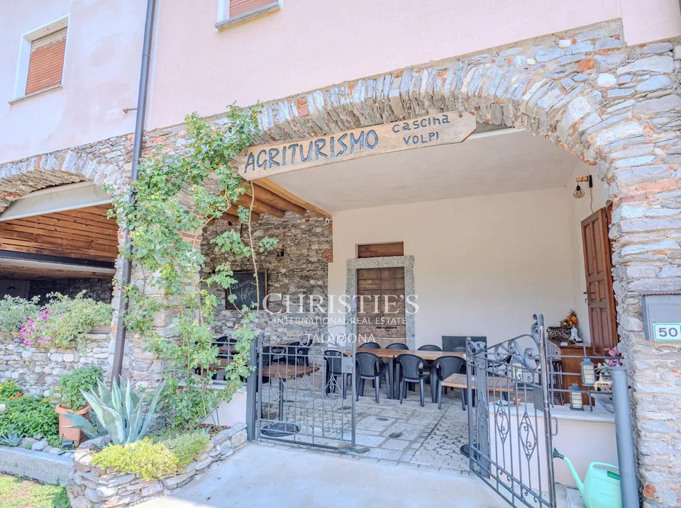 Live, work, and invest in the greenery, just a few minutes from Lake Maggiore – photo 5 of 13