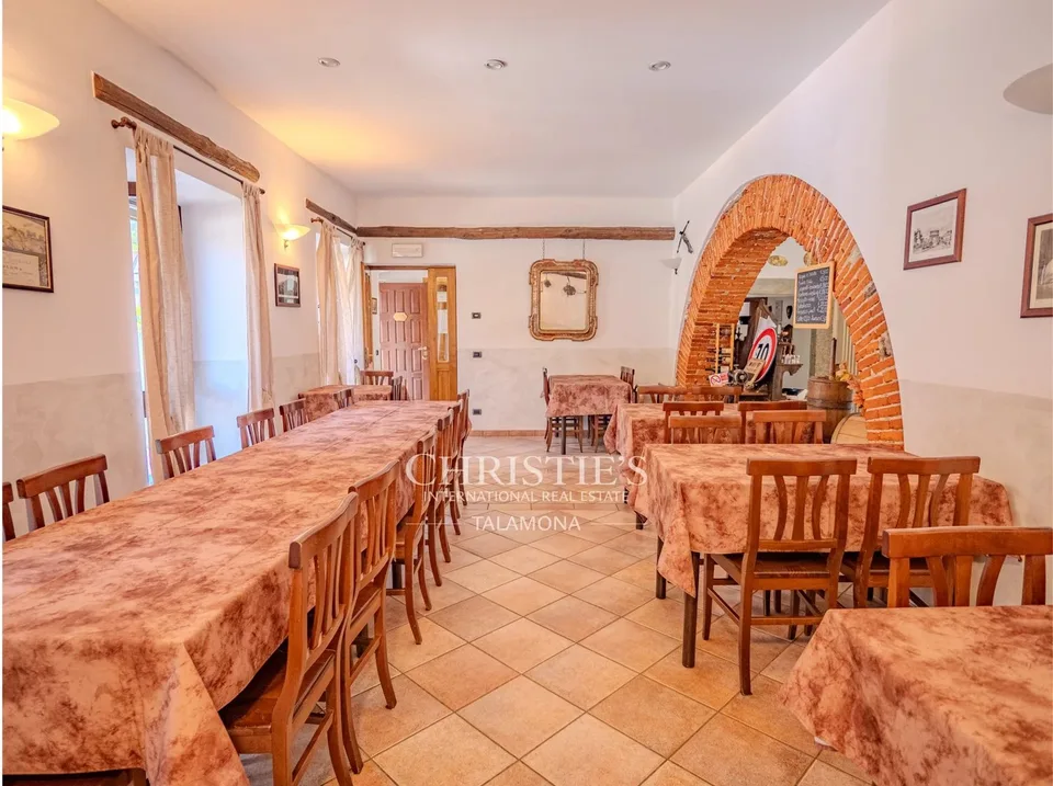 Live, work, and invest in the greenery, just a few minutes from Lake Maggiore – photo 12 of 13