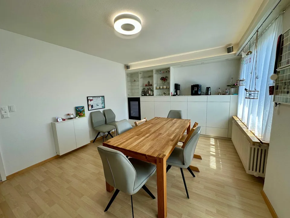 Grosszügige 4-Zimmer-Altbauwohnung in Zürich-Oerlikon