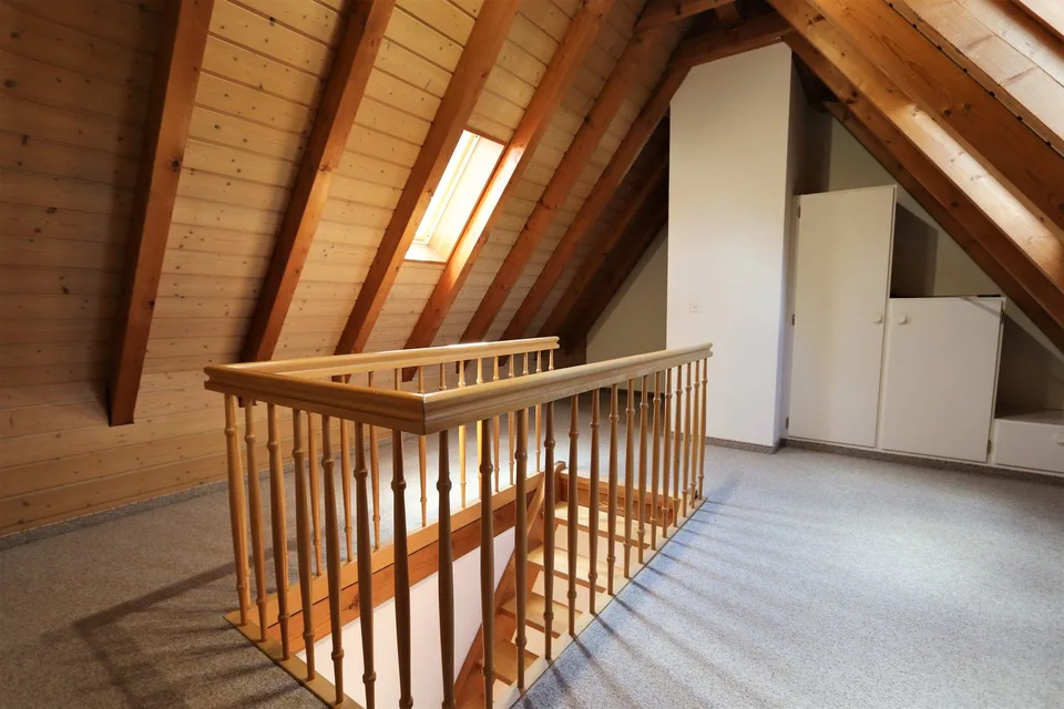 Gioiello ristrutturato 3,5 locali appartamento duplex con caminetto e ampio balcone a Dättwil