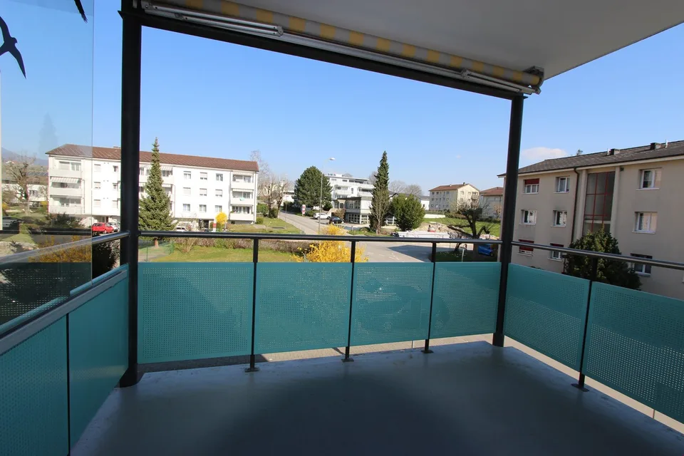 Appartamento bello con ampio balcone - sole del mattino