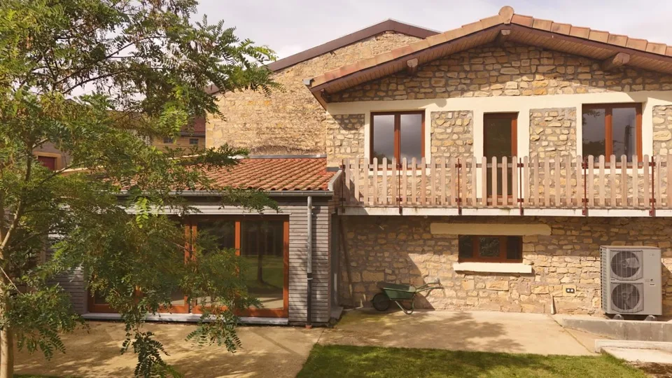 Charaktervolles, komplett renoviertes Haus in Saint Jean Les zum Verkauf