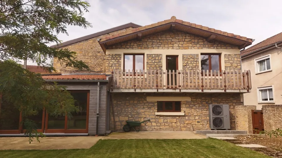 Charaktervolles, komplett renoviertes Haus in Saint Jean Les zum Verkauf