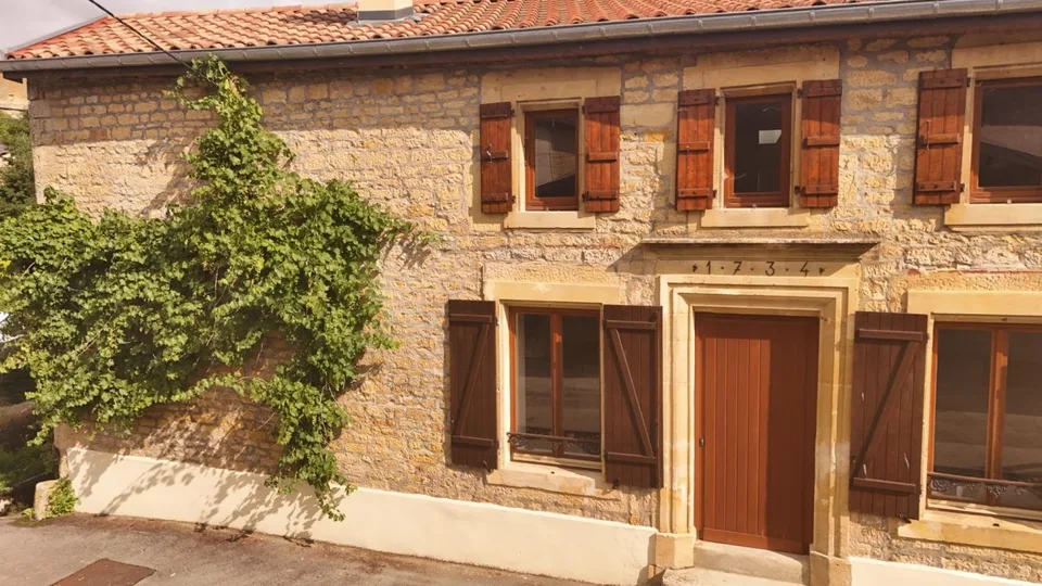 Charaktervolles, komplett renoviertes Haus in Saint Jean Les zum Verkauf