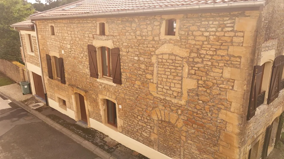 Charaktervolles, komplett renoviertes Haus in Saint Jean Les zum Verkauf