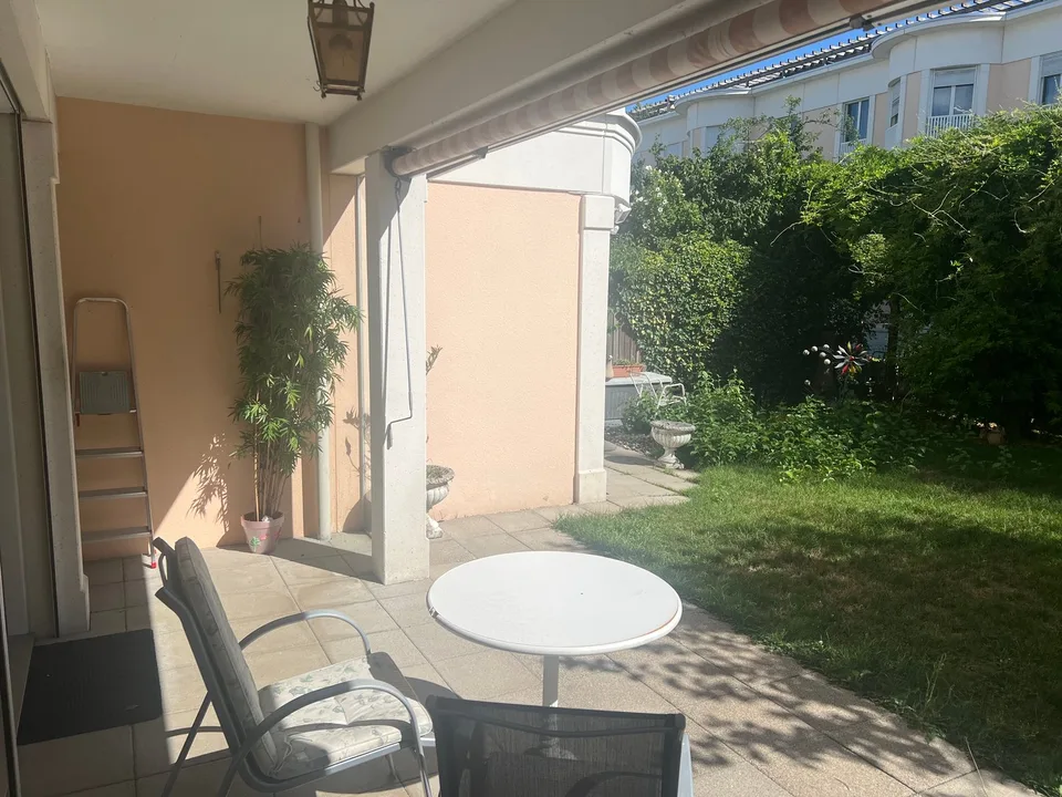 Appartement 3.5 pièces en norme de propriétaire avec jardin