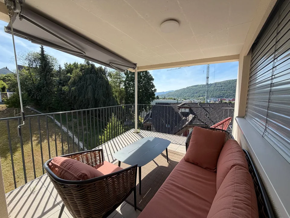 Exclusive living above the roofs of Rothrist, modern 4.5-room attic apartment