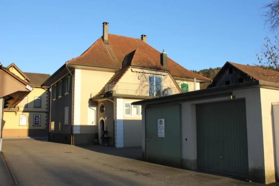 Spacious 5.5 room apartment in the village center