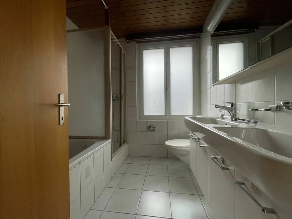 Spacious 5.5 room apartment in the village center