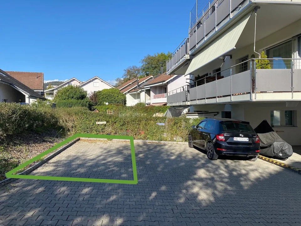 Gelegenheit: Auto-PARKPLATZ, günstig, ideal gelegen, für Personenwagen