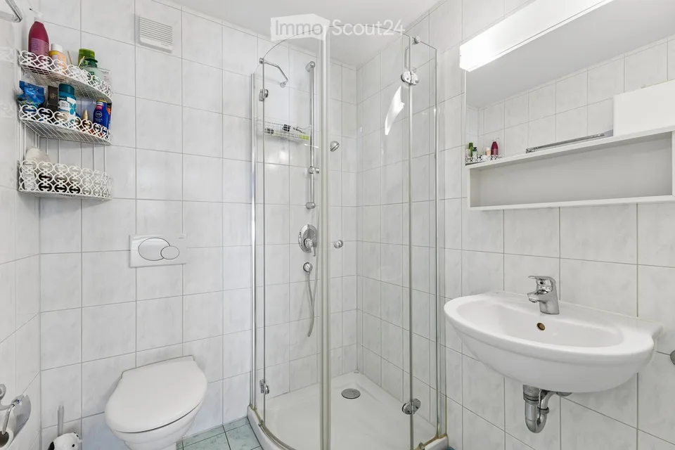Attraktive, helle 4.5-Zimmerwohnung mit Gartensitzplatz an ruhiger und grüner Lage in Binningen