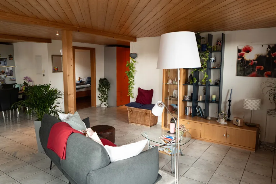 Grosszügige 6.5-Zimmer-Wohnung mit grosser Terrasse und Garten