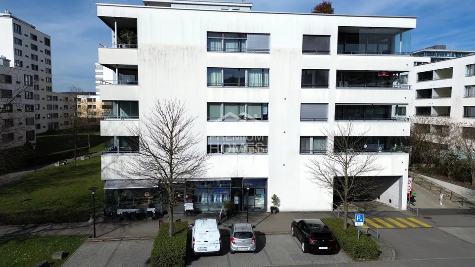 Posizione privilegiata a Zug - Proprietà commerciale con futuro