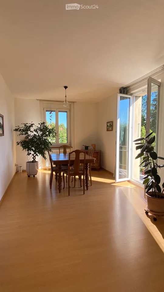 Wohnung mit Altbaucharme und zwei Balkonen