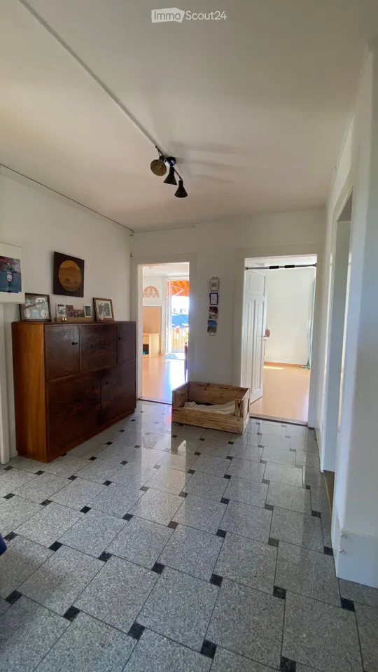 Appartamento con charme di edificio vecchio e due balconi