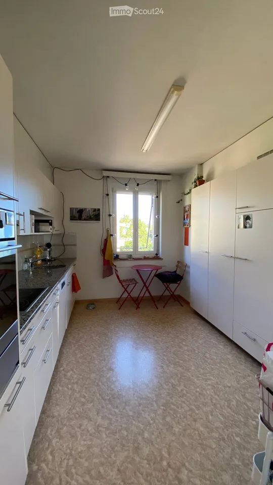 Appartamento con charme di edificio vecchio e due balconi