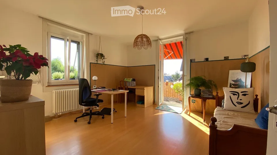 Appartamento con charme di edificio vecchio e due balconi