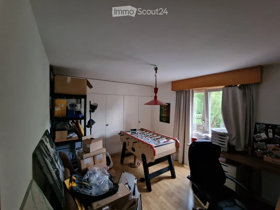 Einfamilienhaus mit 4.5 Zimmern und Garten, 2 Minuten von Migros/Apotheke, 5 Minuten von Bahnhof, ruhige Zone 30 und Schule