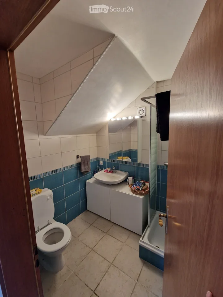 Einfamilienhaus mit 4.5 Zimmern und Garten, 2 Minuten von Migros/Apotheke, 5 Minuten von Bahnhof, ruhige Zone 30 und Schule