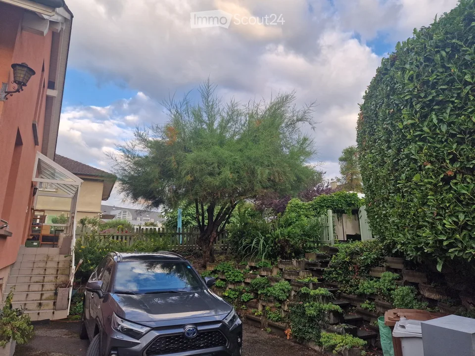 Einfamilienhaus mit 4.5 Zimmern und Garten, 2 Minuten von Migros/Apotheke, 5 Minuten von Bahnhof, ruhige Zone 30 und Schule