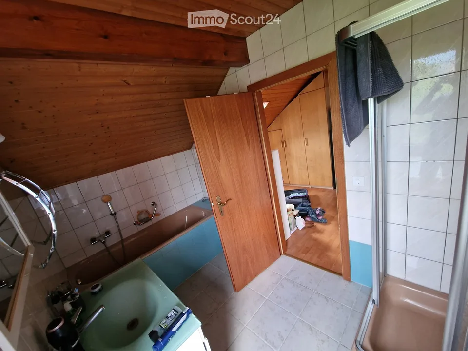 Einfamilienhaus mit 4.5 Zimmern und Garten, 2 Minuten von Migros/Apotheke, 5 Minuten von Bahnhof, ruhige Zone 30 und Schule