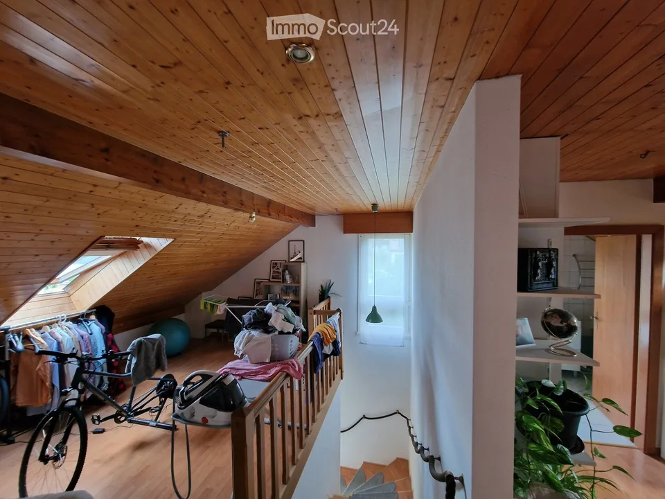 Einfamilienhaus mit 4.5 Zimmern und Garten, 2 Minuten von Migros/Apotheke, 5 Minuten von Bahnhof, ruhige Zone 30 und Schule