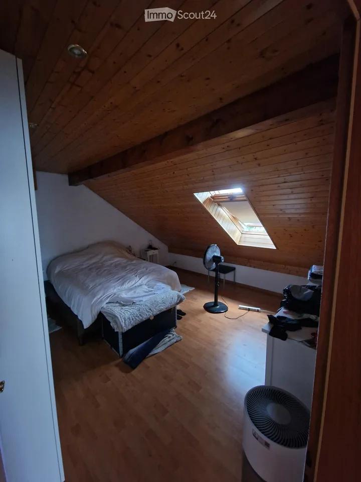 Einfamilienhaus mit 4.5 Zimmern und Garten, 2 Minuten von Migros/Apotheke, 5 Minuten von Bahnhof, ruhige Zone 30 und Schule
