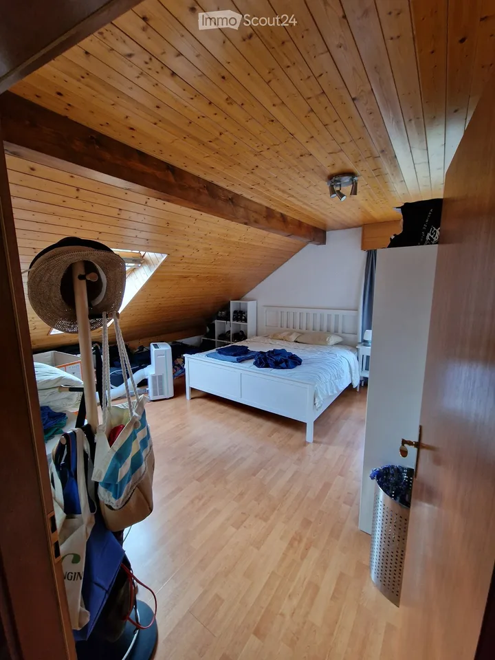Einfamilienhaus mit 4.5 Zimmern und Garten, 2 Minuten von Migros/Apotheke, 5 Minuten von Bahnhof, ruhige Zone 30 und Schule