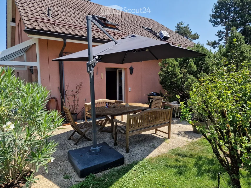 Einfamilienhaus mit 4.5 Zimmern und Garten, 2 Minuten von Migros/Apotheke, 5 Minuten von Bahnhof, ruhige Zone 30 und Schule
