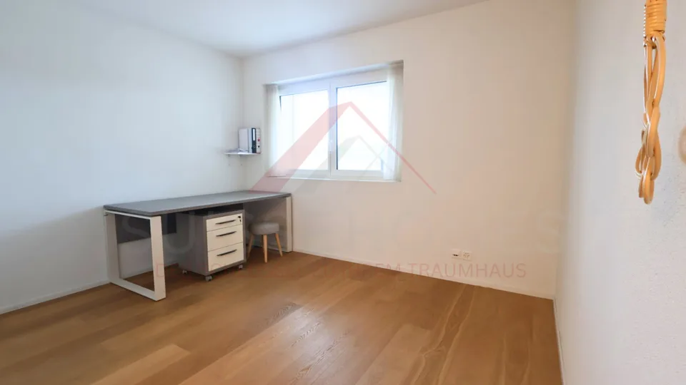 Modern 6.5-room single-family house with garden, large terrace, and double garage in Signau