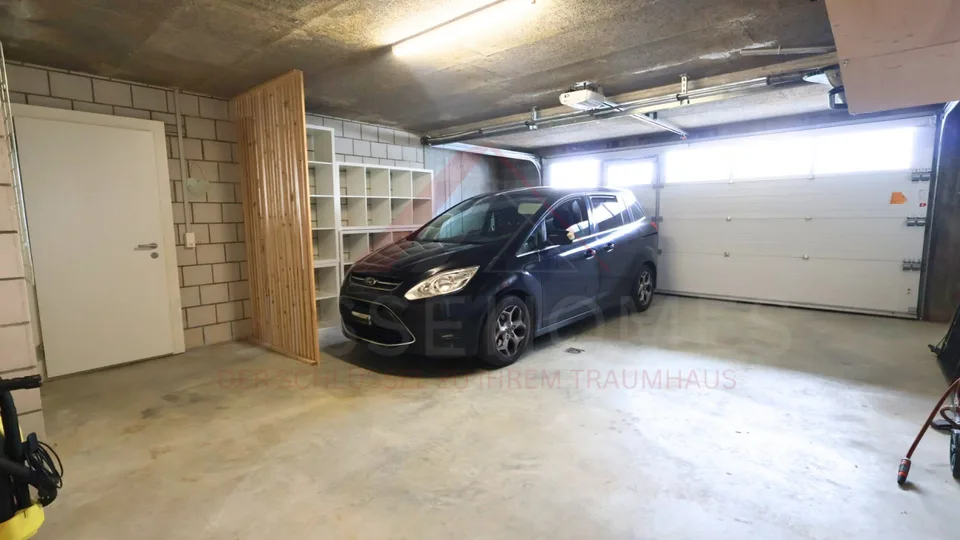 Modern 6.5-room single-family house with garden, large terrace, and double garage in Signau