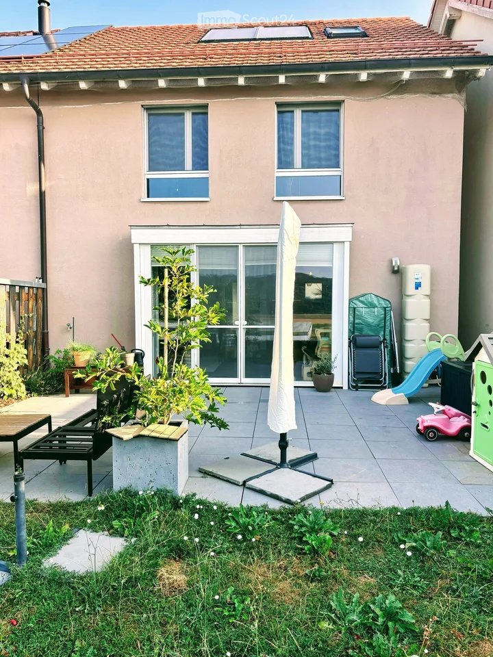 Maison mitoyenne de 4.5 pièces + combles aménagés avec jardin