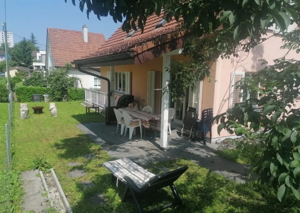 WG Zimmer in Einfamilienhaus mit Garten