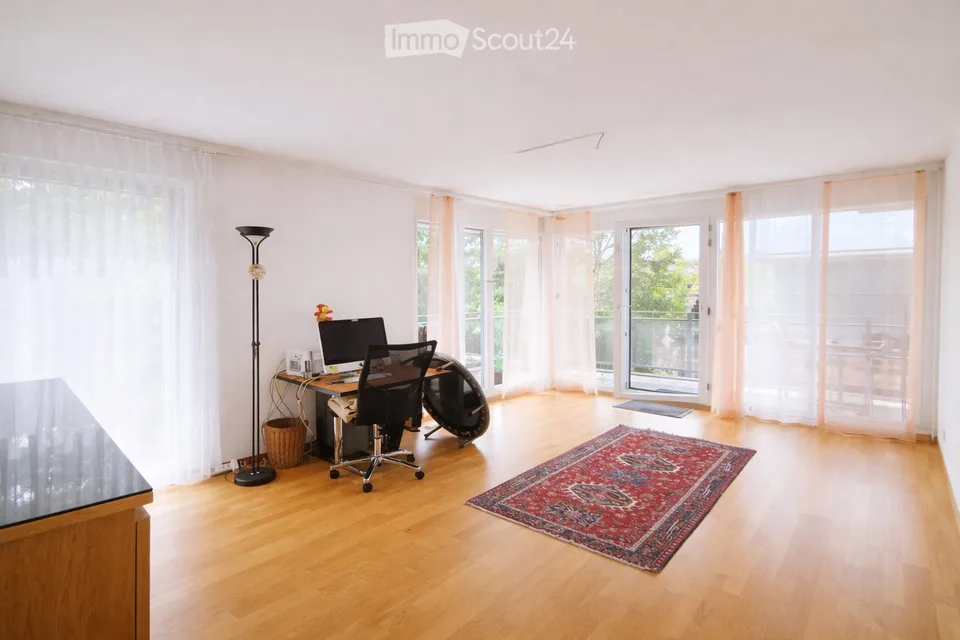 Spacieux appartement de 4,5 pièces avec garage à Port
