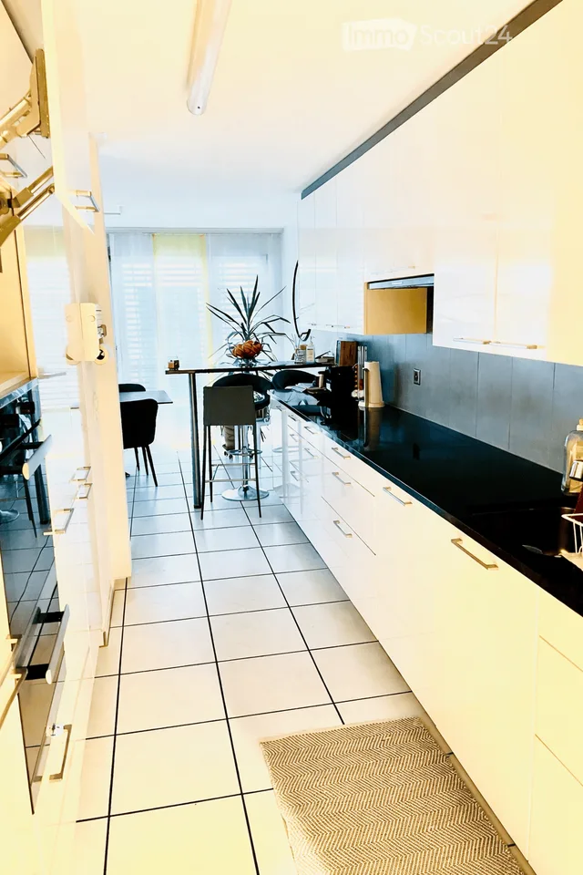 Spacieux appartement de 4,5 pièces avec garage à Port