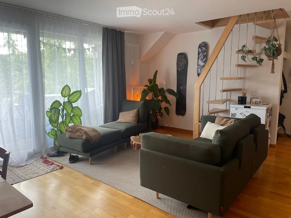 Helle 3-Zimmer-Dachwohnung mit Balkon und Aussicht im Mattenhof