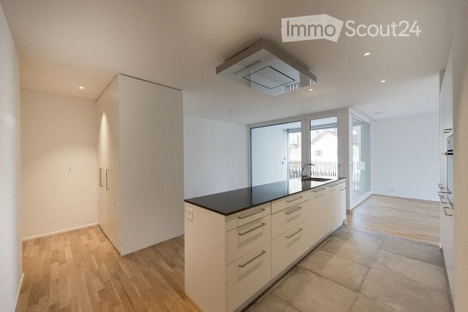Moderne 3.5-Zimmerwohnung mit Loggia & eigenem Waschturm