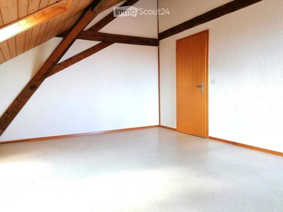 Charmante 4.5-Zimmer-Dachwohnung mit Aussicht in Eriswil