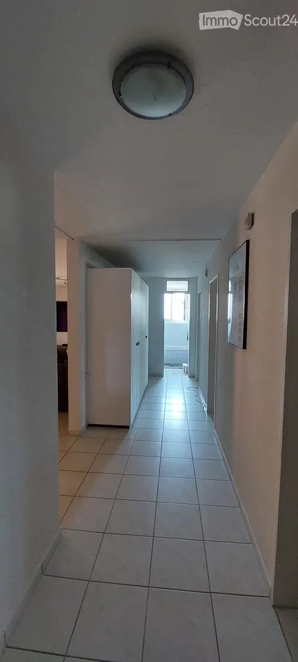Incantevole appartamento mansardato di 4,5 locali con balcone a Safenwil