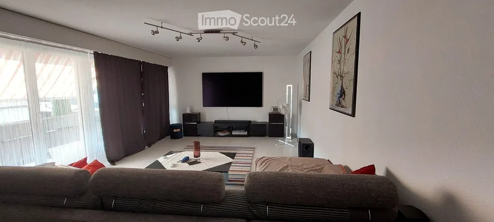 Charmante 4.5-Zimmer-Dachwohnung mit Balkon in Safenwil