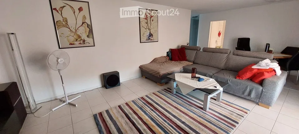 Incantevole appartamento mansardato di 4,5 locali con balcone a Safenwil
