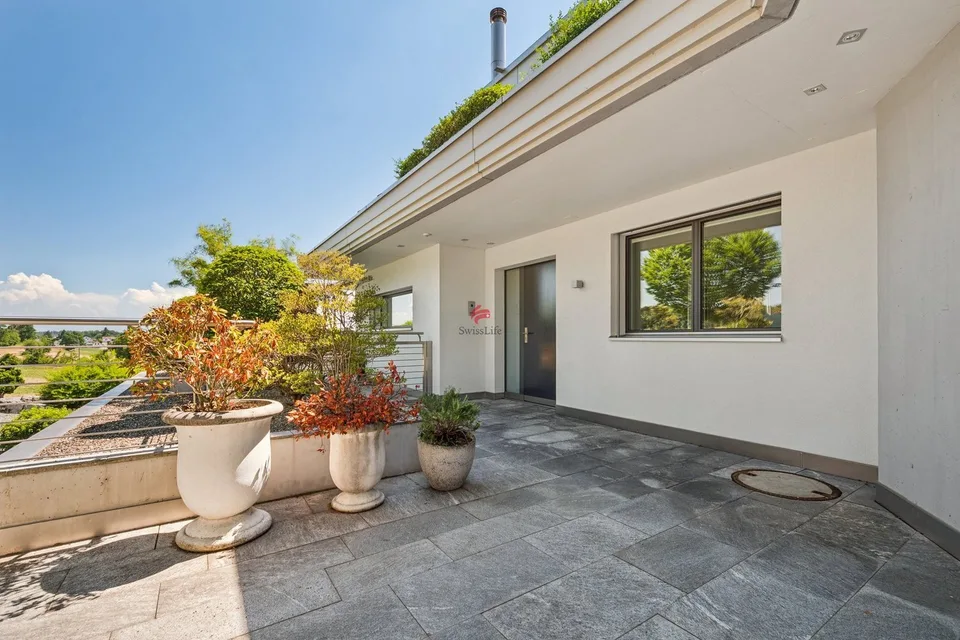 Terrace house with exclusive ambiance and wonderful views