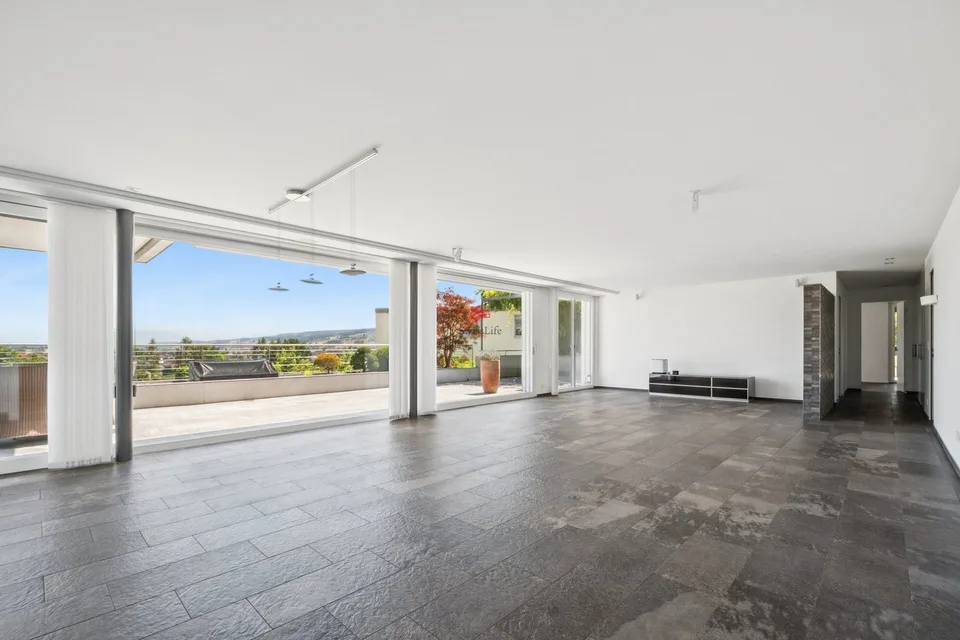 Terrace house with exclusive ambiance and wonderful views